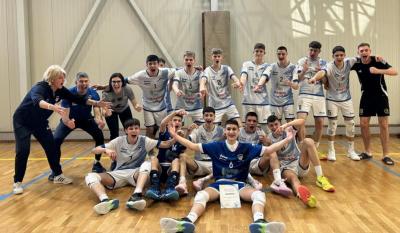  И момчетата до 16 години на полуфинал кръг преди края на групата