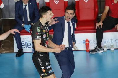 С победна точка Алекс Николов донесе 3:2 за Лубе и 1:1 във финалната серия