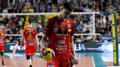 Алекс Николов с 10 точки за трудна победа на Лубе