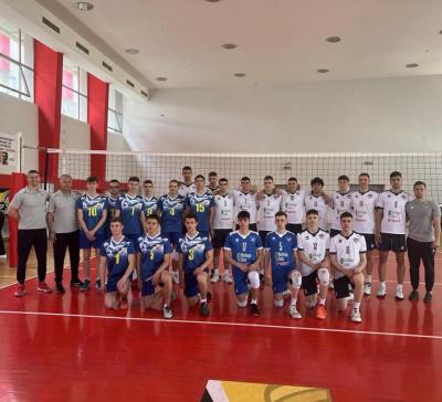 Кадетите категорично се класираха за държавните финали