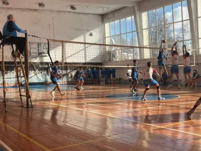 Кадетите започнаха годината победно